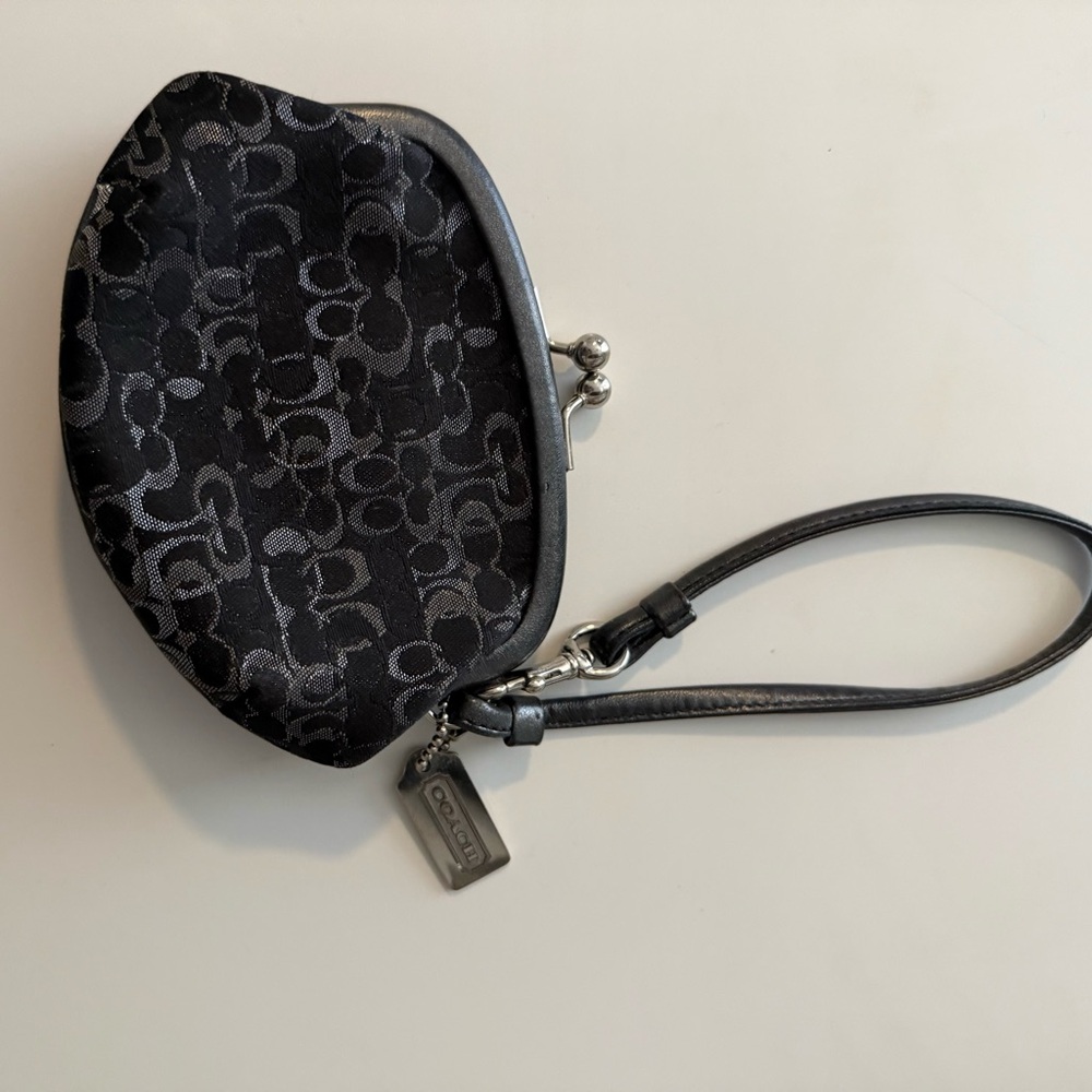 Coach vintage coin purse wristlet- nearly perfect condition